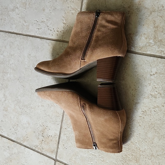 Vionic Suede booties Size 7 - Picture 6 of 12